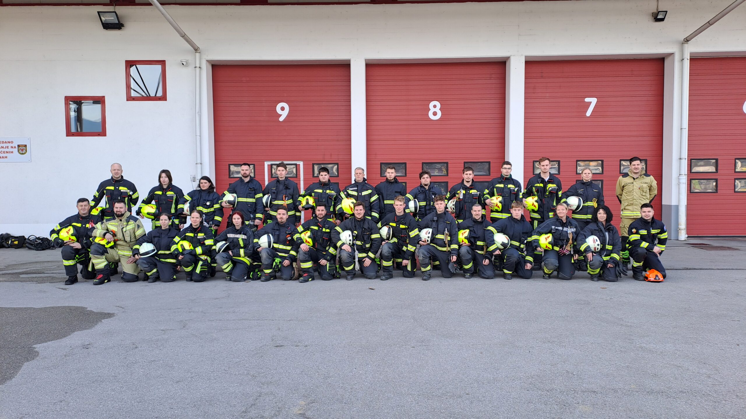 Uspešno zaključili s tečajem za operativnega gasilca v GZ MO Kranj