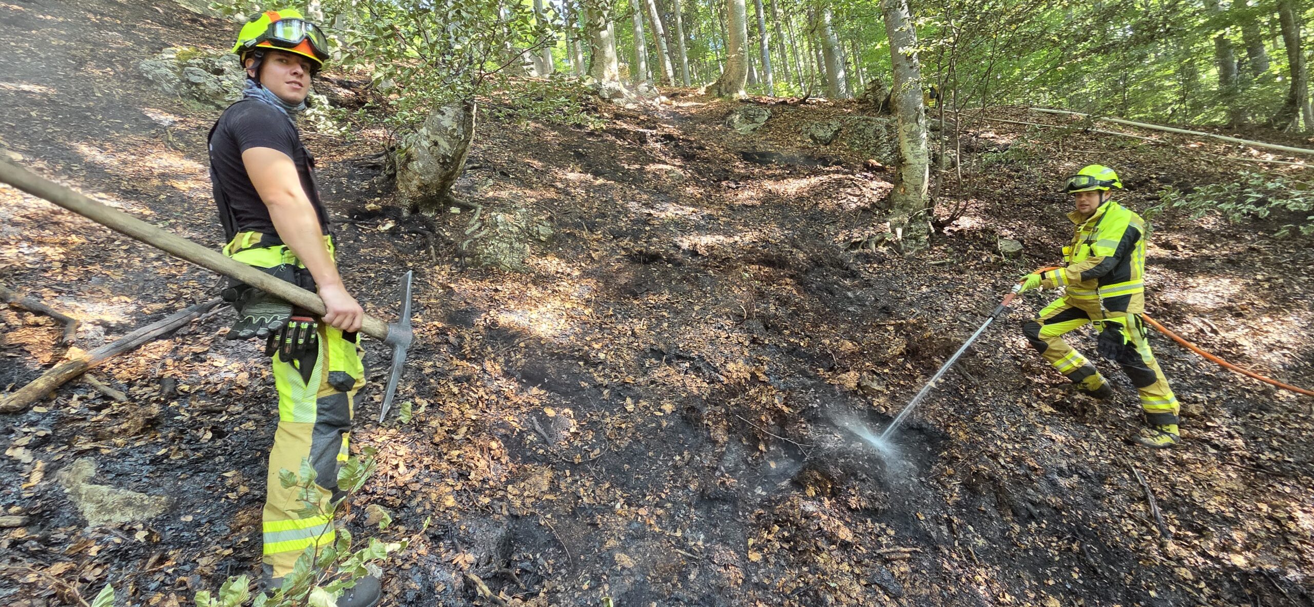 Gasilci GZ MO Kranj na pomoči pri gašenju požara na Planji v občini Bovec